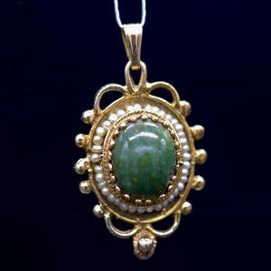 Antique 14k yellow gold jade and pearl pendant